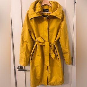 NOIZE belted yellow rain coat. Size L. Barely used.